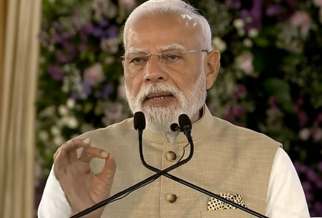 गणेश उत्सव के मौके पर इलेक्ट्रिक व्हीकल एक्सपोर्ट और हाइब्रिड बैटरी मैन्युफैक्चरिंग लॉन्च करते पीएम मोदी